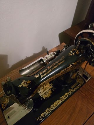 Máquina coser Singer antigua con mueble