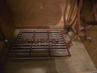 Máquina coser Singer antigua con mueble