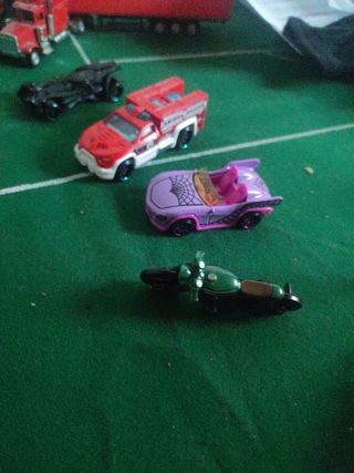 4 Hot Wheels: Auto, Moto & Più