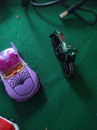 4 Hot Wheels: Auto, Moto & Più