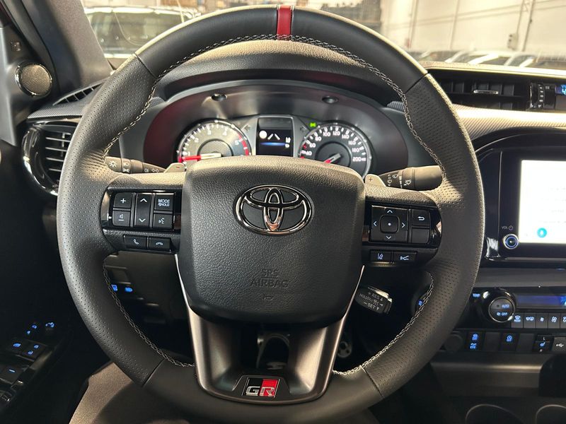 Toyota Hilux 2025, foto 37