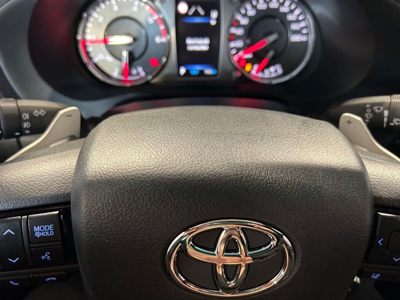 Toyota Hilux 2025, foto 44