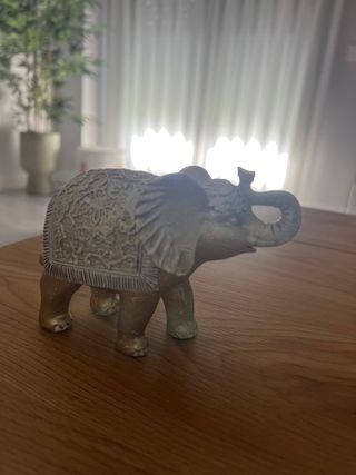 Elefante dorado