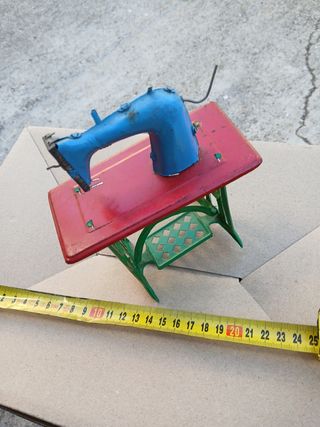 Maquina coser juguete hojalata