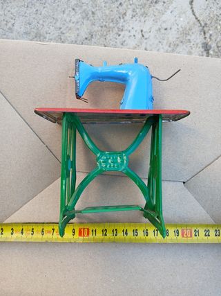Maquina coser juguete hojalata