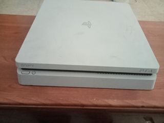 PS4 Slim (PlayStation 4) + Juego