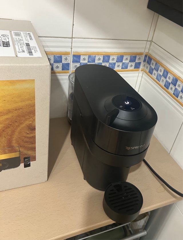 Cafetera Nespresso Vertuo Pop - Negra