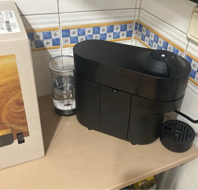 Cafetera Nespresso Vertuo Pop - Negra