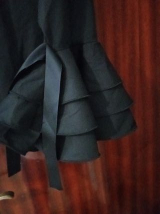 Camisa negra volantes manga larga