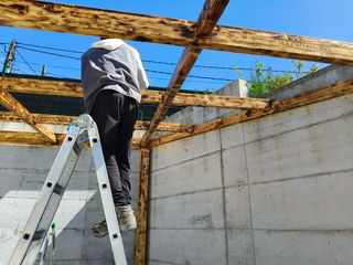 Pérgola de madera marrón