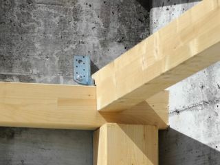 Pérgola de madera marrón