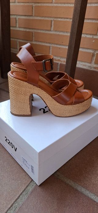 Sandalias plataforma 220V marrón