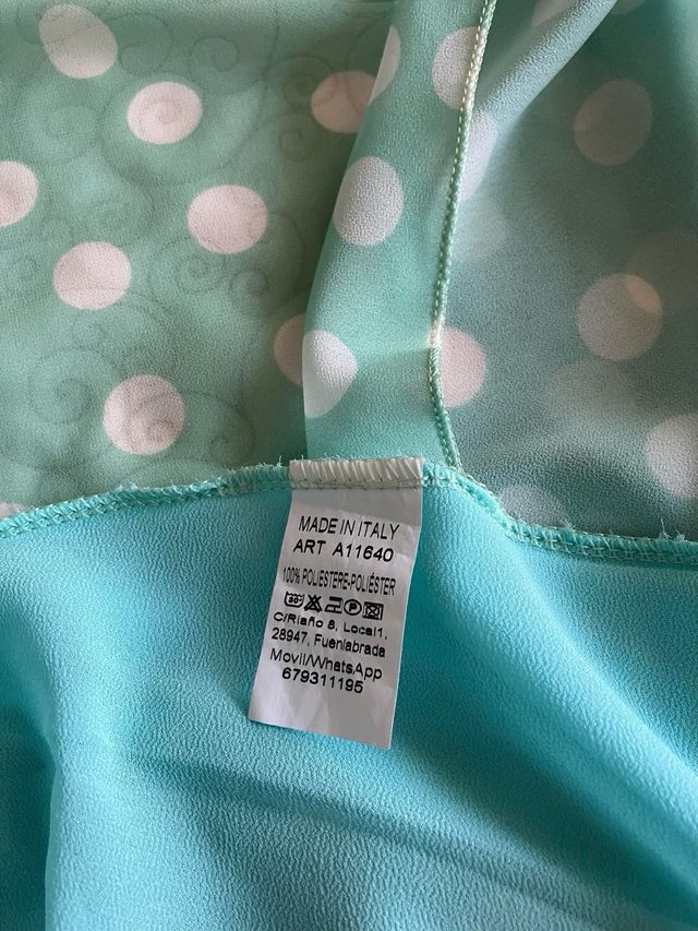 Vestido con etiqueta puesta