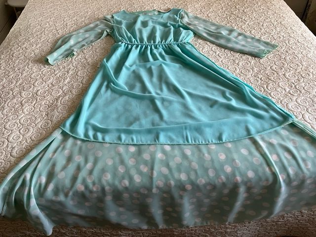 Vestido con etiqueta puesta