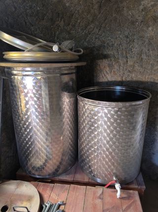 Prensa, despalilladora & bidones inox