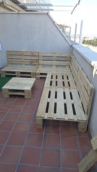 Pide tu pack sofá rinconera 4 módulos + mesa palet