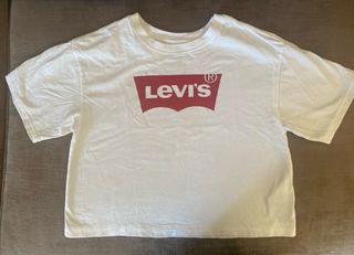 Camiseta Levi's blanca cropped