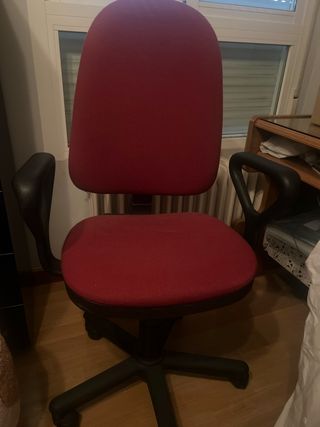 Silla oficina roja giratoria