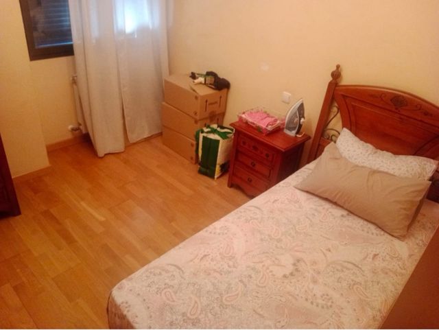 Alquiler habitación amueblada
solo mujer gracias