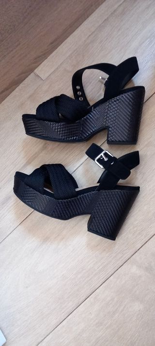 Sandalias de tacón Bimba y Lola - negras