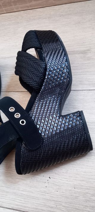 Sandalias de tacón Bimba y Lola - negras