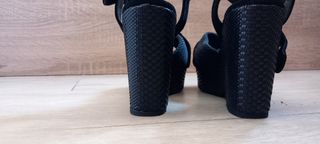 Sandalias de tacón Bimba y Lola - negras