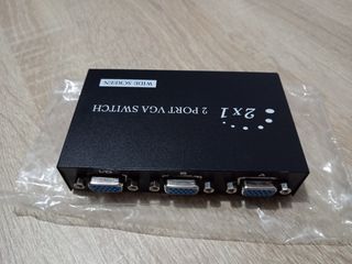 2x KVM Switch puertos VGA (2 IN 1 OUT)