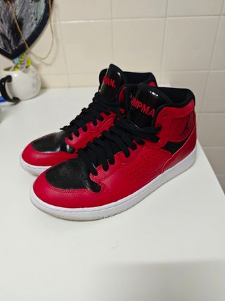Zapatillas Jordan Access rojas y negras