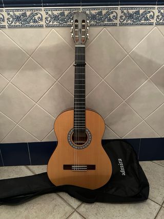 Guitarra Admira Clásica