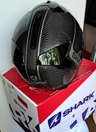 CASCO SHARK CARBONO