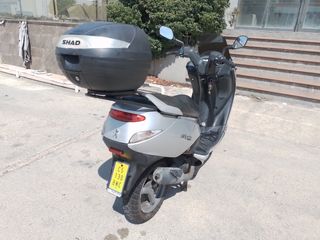 Scooter Peugeot elíseo 49