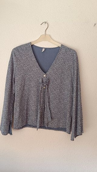 Blusa azul estampada