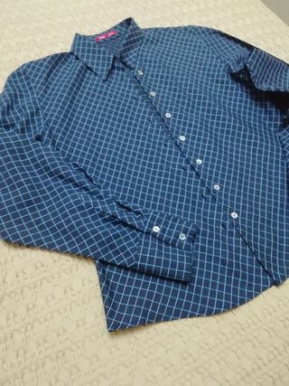 Camisa a cuadros azul y negro