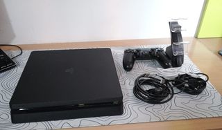 PS4 Slim 