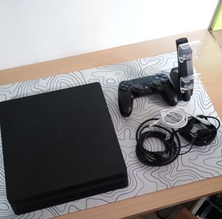 PS4 Slim 