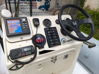 Zodiac Valiant DR 760 - Semirrígida