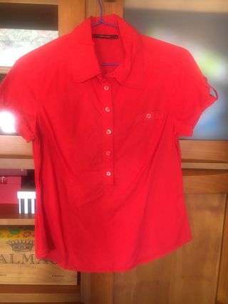 Blusa roja manga corta