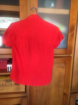 Blusa roja manga corta