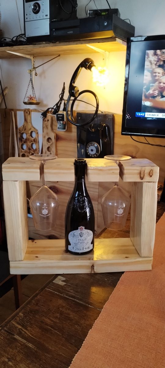 Portavino in legno artigianale