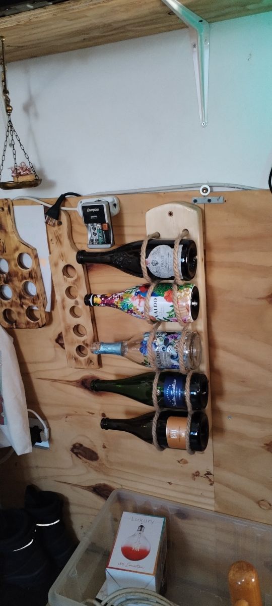 Portavino in legno artigianale