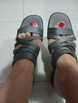 Sandalias planas grises