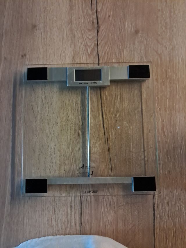 Bilancia pesa persone KONIG in vetro