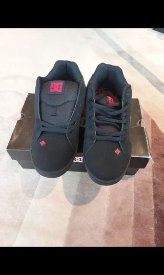 Zapatillas DC Shoes negras y rojas