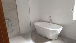 Baño reformado moderno