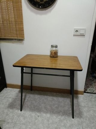 Tavolo vintage in formica