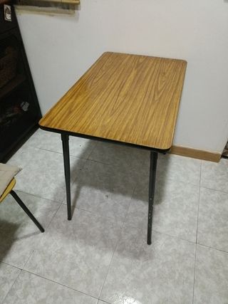 Tavolo vintage in formica