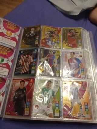 Álbum Adrenalyn XL 2023-24 LaLiga álbum lleno