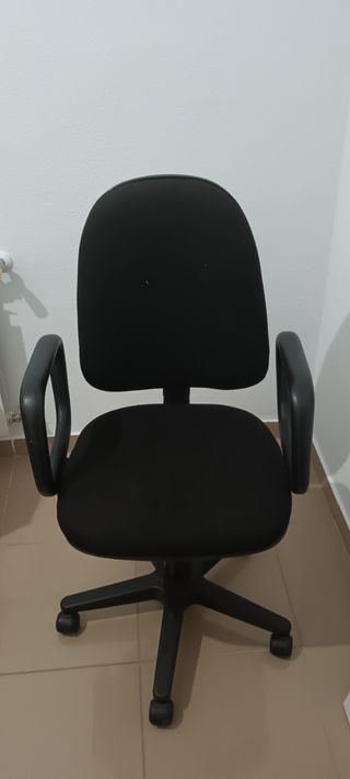 Silla oficina giratoria negra