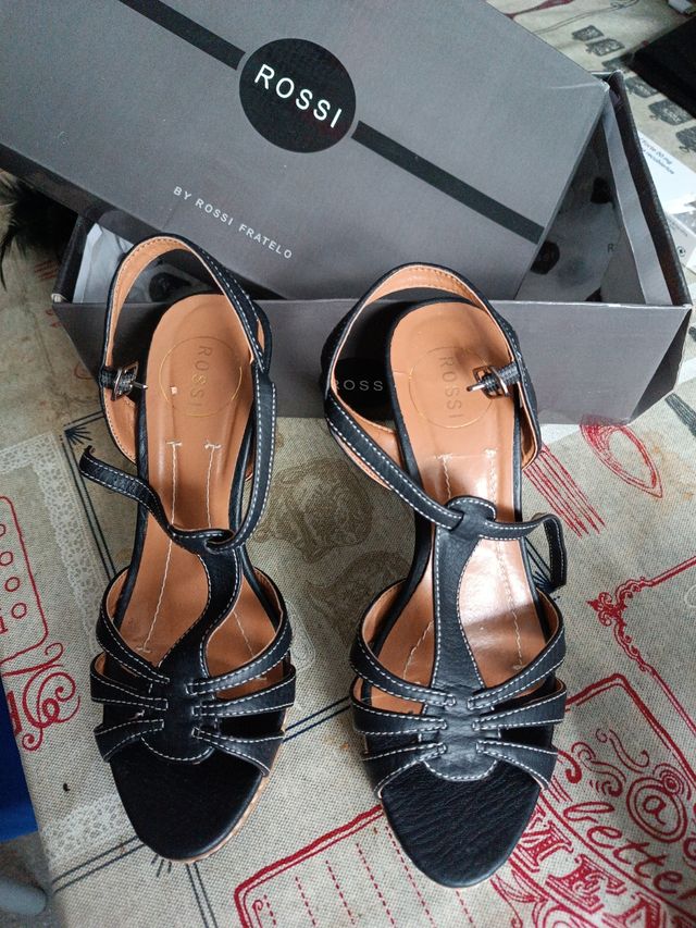 Sandalias Rossi negras tacón 36