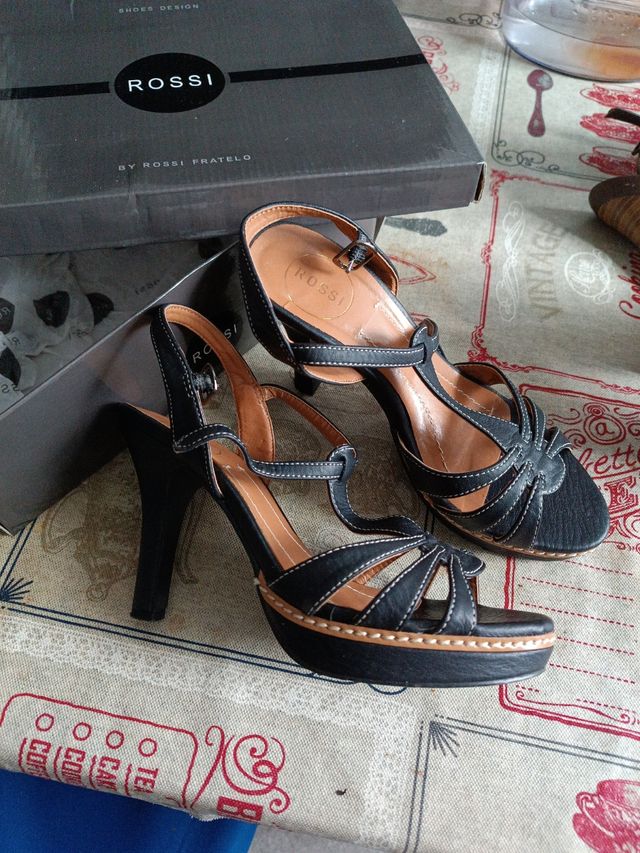 Sandalias Rossi negras tacón 36